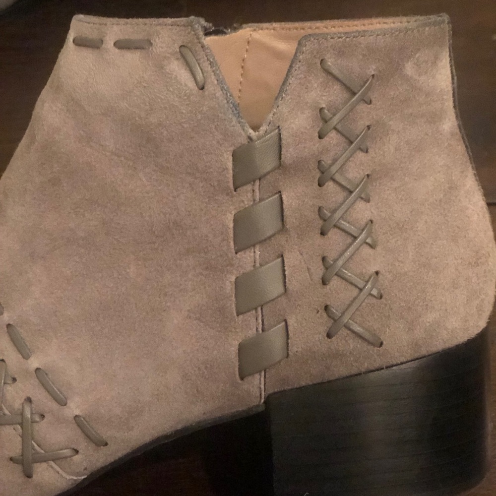 Grey Donald J Pliner booties with woven details - Picture 4 of 8